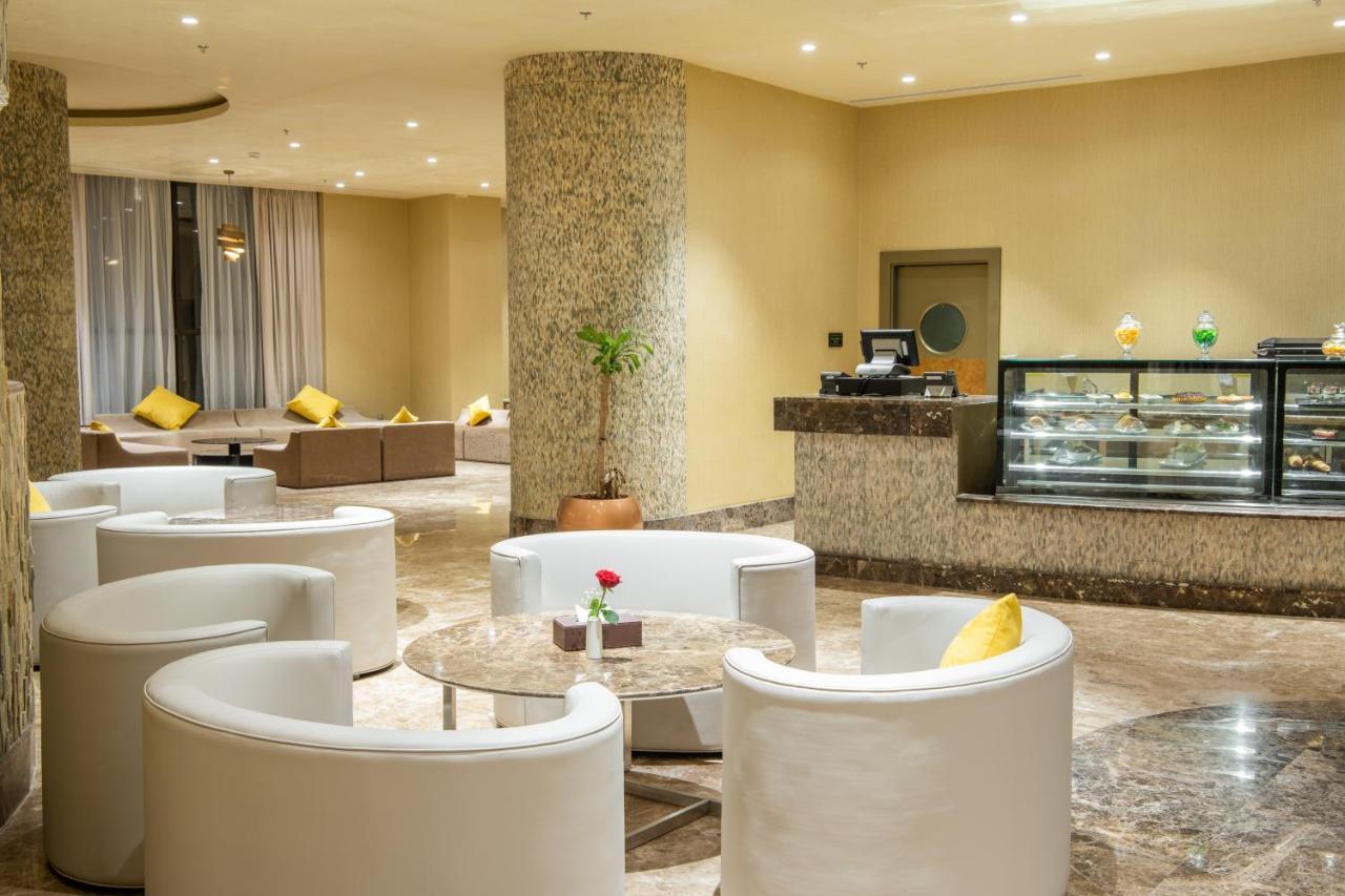 Millennium Makkah Al Naseem Meca Exterior foto The lobby of the hotel